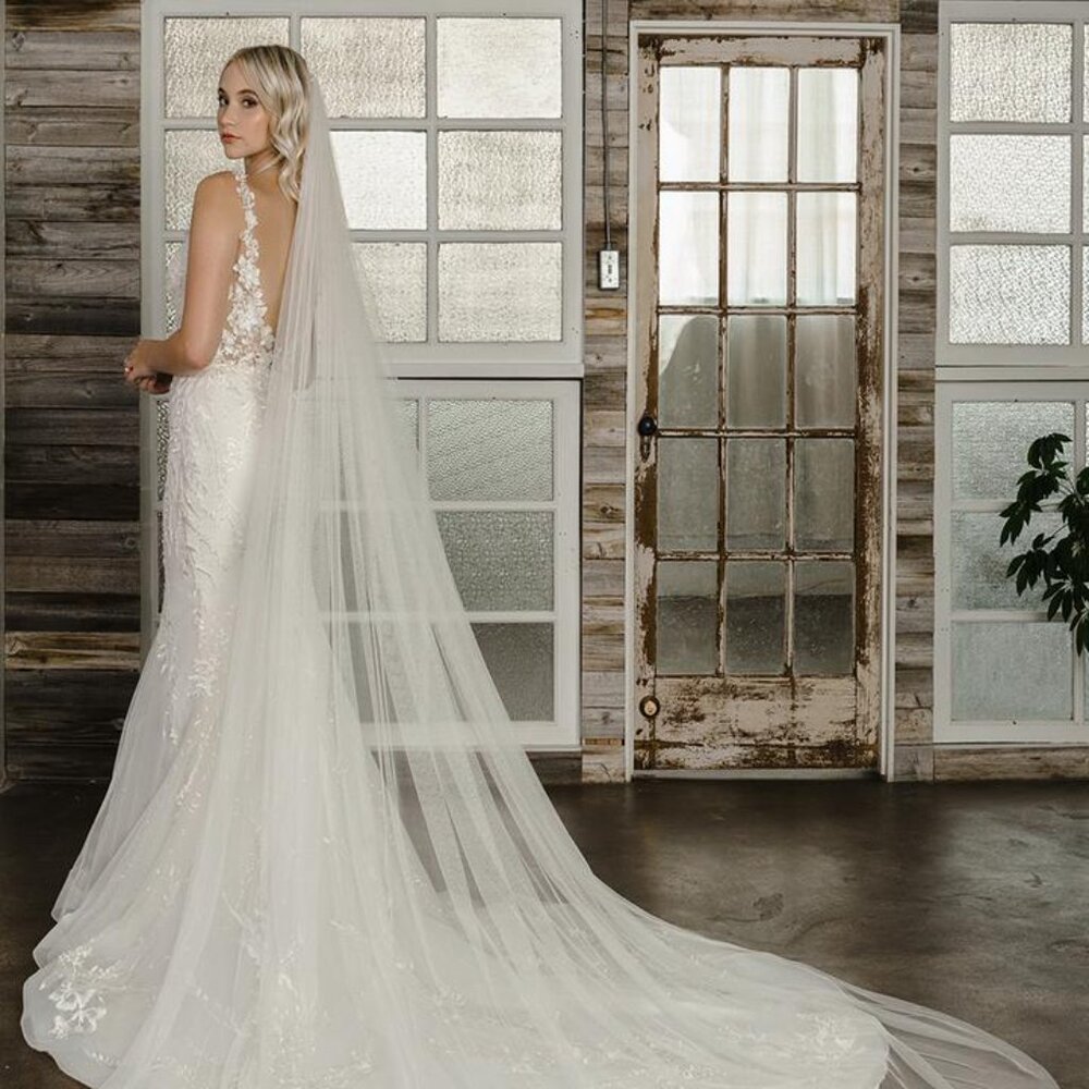 Like New Tulle Cathedral Wedding Veil (enVogue)